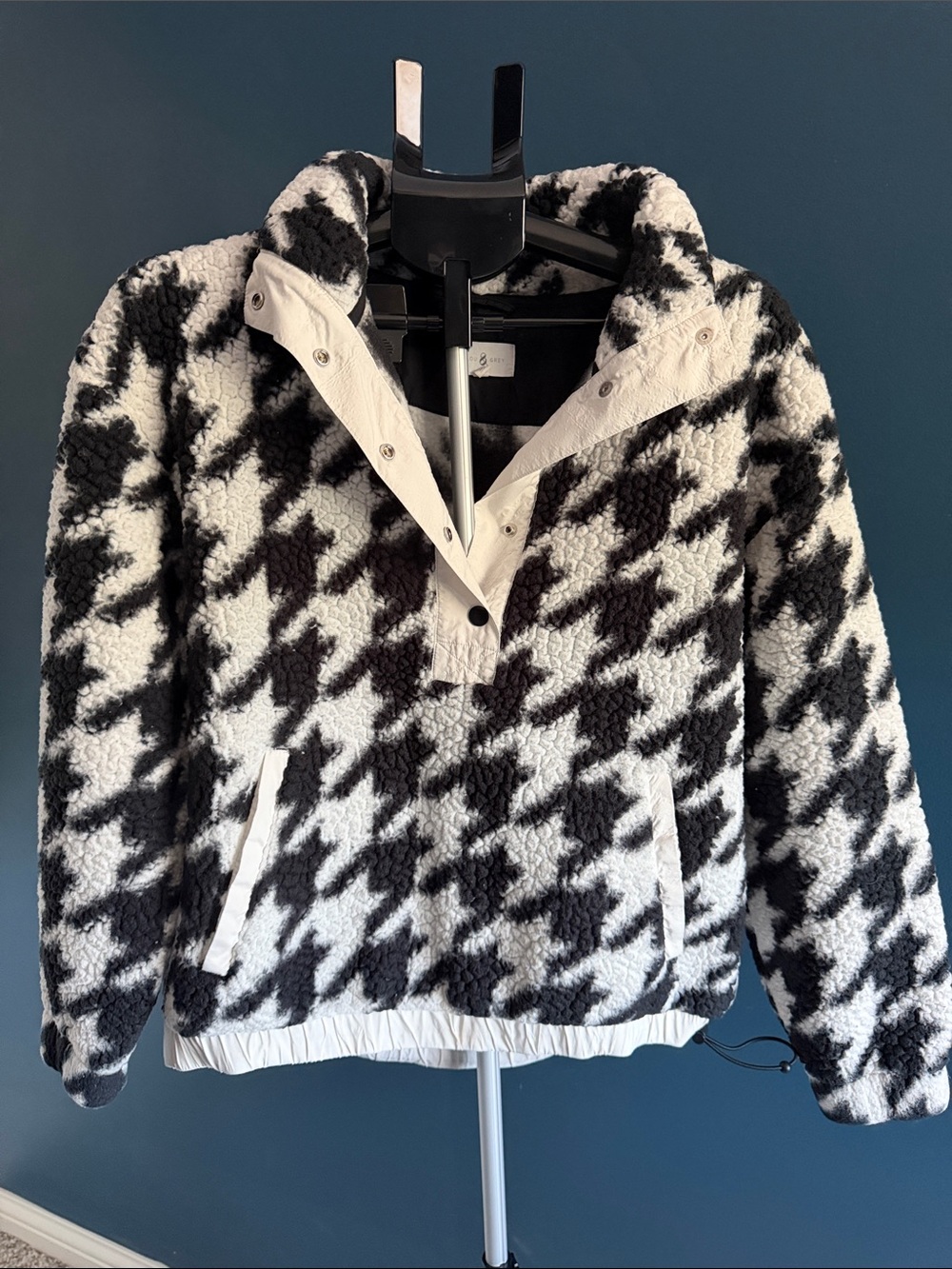 Lou & Grey Black and White Houndstooth Sherpa Pullover Jacket